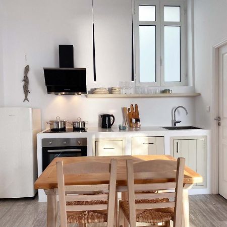 Lyra Seafront Apartment , Paroikia Town Center Extérieur photo