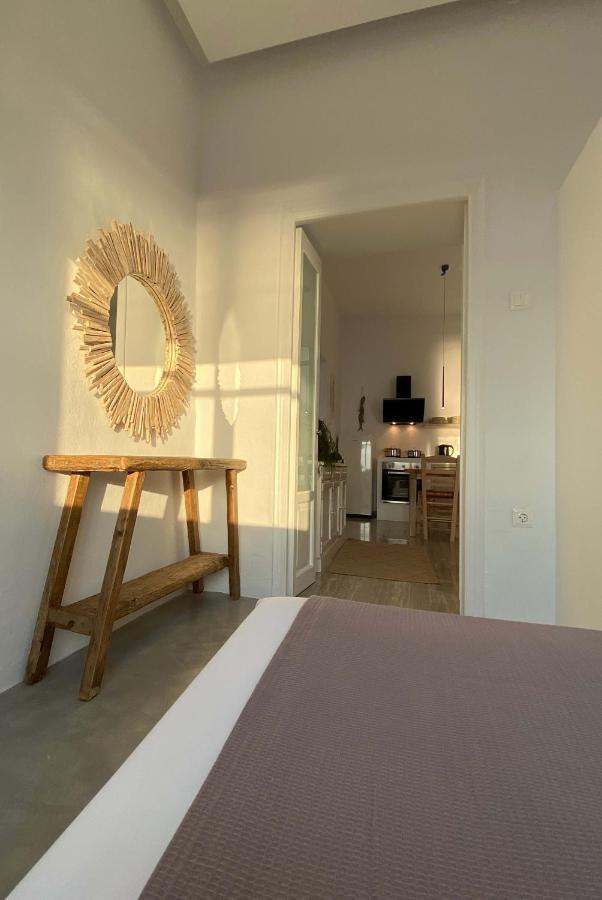 Lyra Seafront Apartment , Paroikia Town Center Extérieur photo