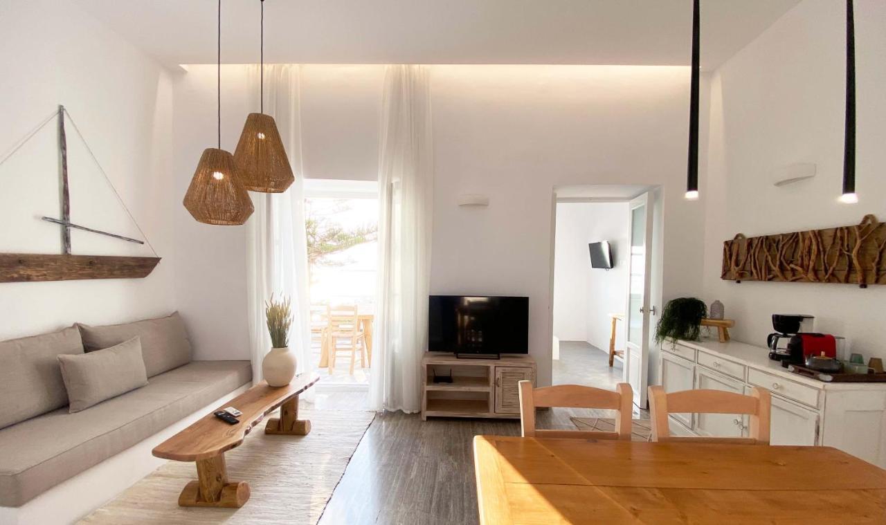 Lyra Seafront Apartment , Paroikia Town Center Extérieur photo